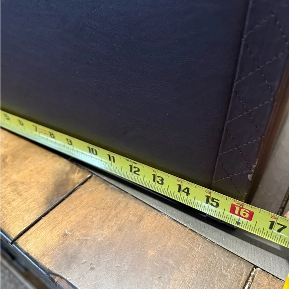 Vintage faux leather jewelry trunk - Picture 10 of 16